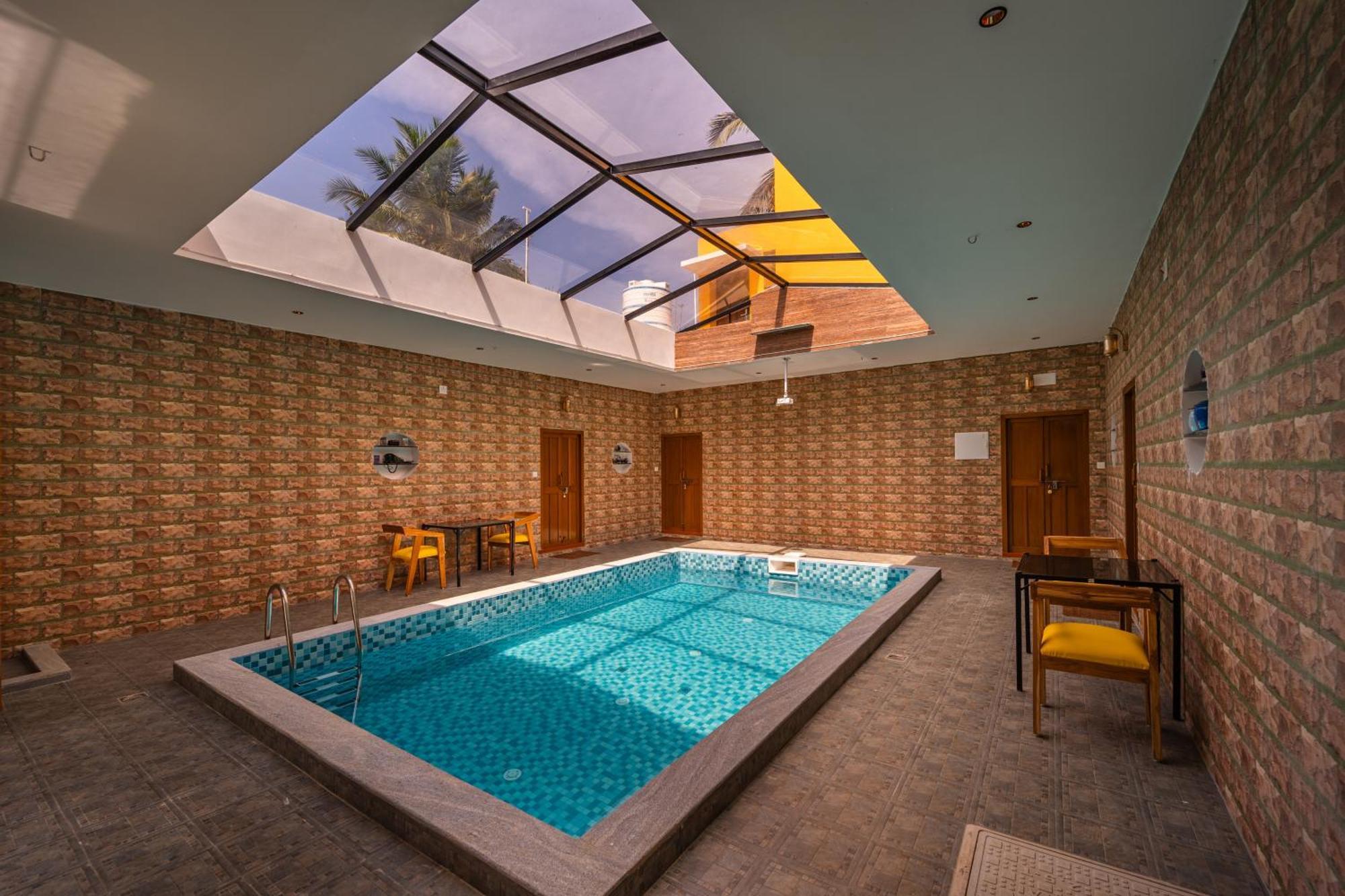 Teak Leaf Gateway Villa With Swimming Pool Indoor Games Kālapettai Exteriör bild