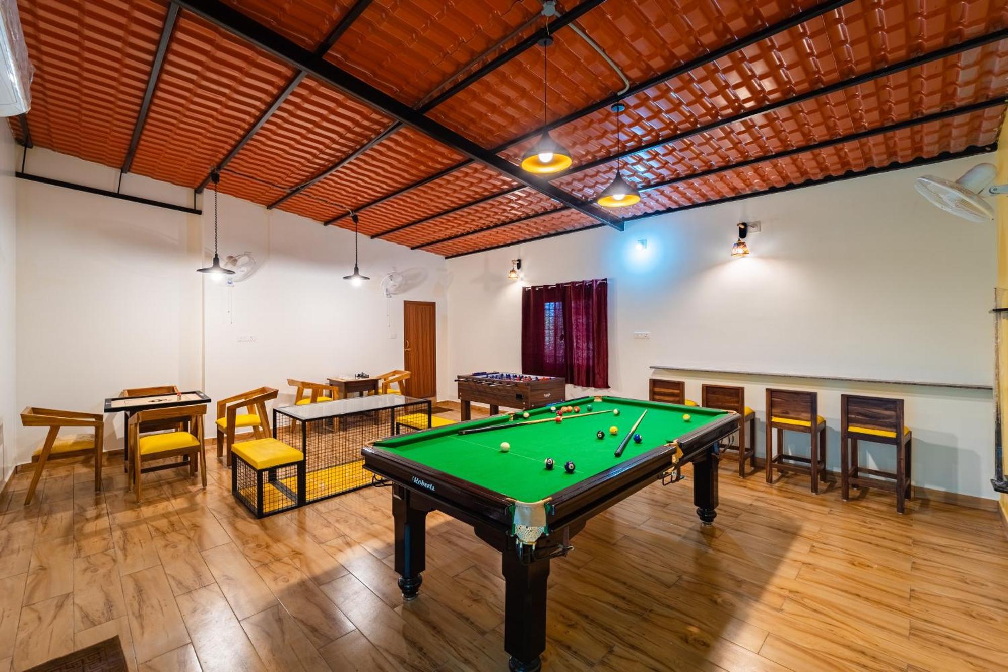 Teak Leaf Gateway Villa With Swimming Pool Indoor Games Kālapettai Exteriör bild